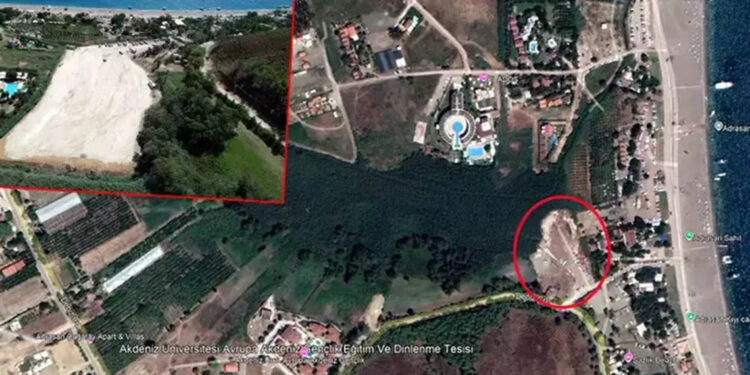 Gölün adım adım otoparka dönüşmesi, uydu fotoğrafında