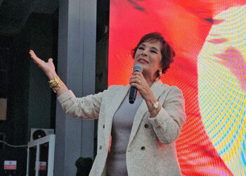 Hülya Koçyiğit ‘Kadın Asla Unutmaz’ filminin gösterimine katıldı