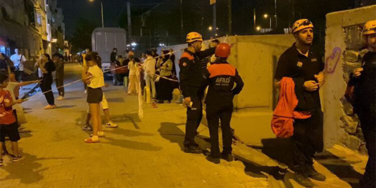 15 yaşındaki Eda banyonun çökmesiyle alt kata düştü