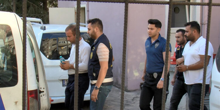 Metrobüs kazasında gözaltına alınanlar adliyede