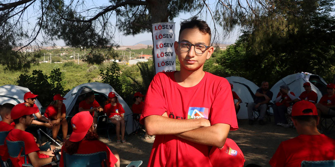 İki kez lösemiyi yendi, LÖSEV'in gençlik kampında moral buldu