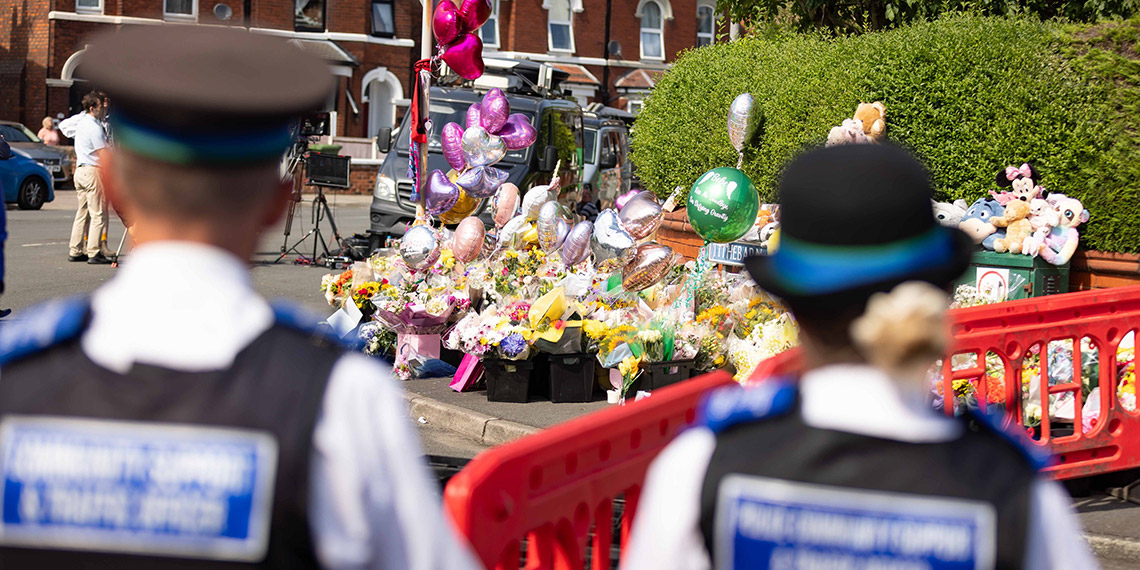İngiltere'de protestolar şiddetlendi: 53 polis yaralandı