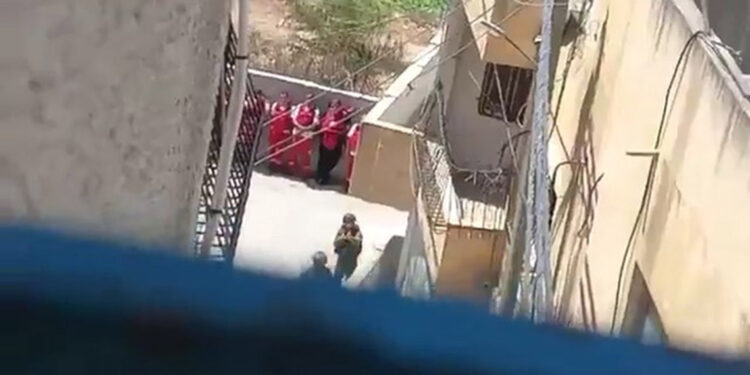 İsrail'den mülteci kampına baskın; PRCS çalışanları gözaltına aldı