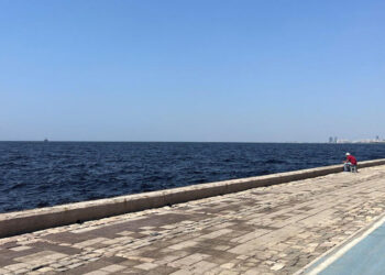 İzmir'de av yasağı sonrası balıkçılar, sahili boş bıraktı
