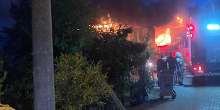 İzmir'de besi çiftliğinde yangın