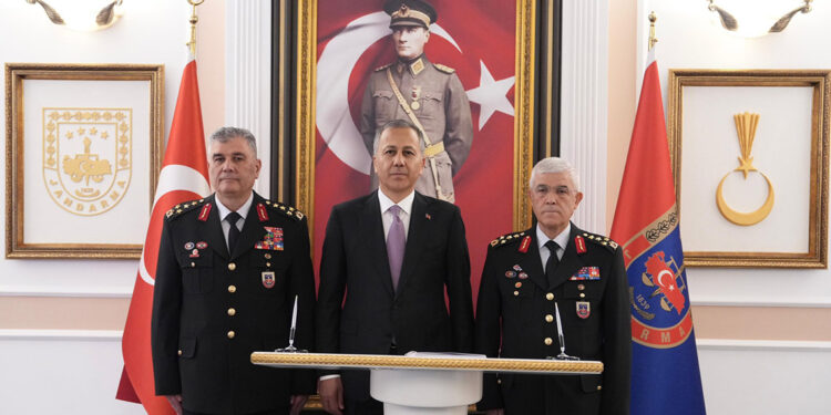 Jandarma Genel Komutanlığı'nda devir teslim töreni