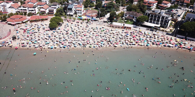 Kandıra'da bugün ve yarın denize girmek yasaklandı