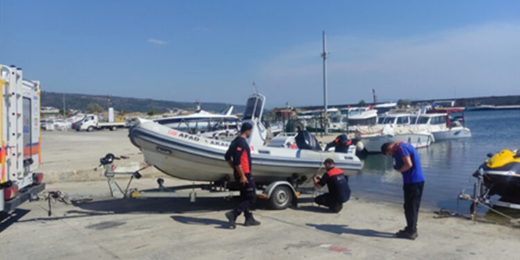 Kanoyla denize açıldıktan sonra kaybolan 2 arkadaşı arama çalışmaları sürüyor