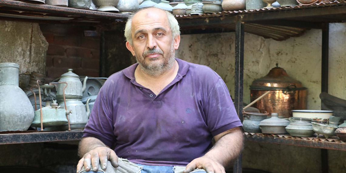 Kemeraltı'nın tek bakır ustası; Dubai, Katar ve Tayland'a ürünlerini gönderiyor