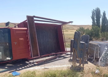 Kırıkkale'de kamyonet devrildi: 8 yaralı