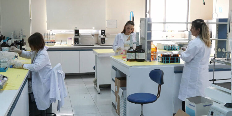 Kırtasiye ürünleri laboratuvarda böyle test ediliyor