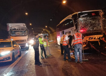 Kocaeli'de tünelde zincirleme kaza: 15 yaralı
