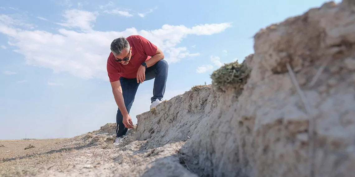 Konya'da büyük tedirginlik! 5 metreyi bulan yarıklar oluştu