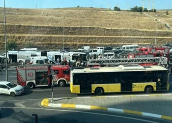 Küçükçekmece'de metrobüs kazası: 10 yaralı