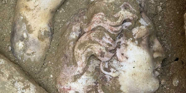 Laodikya Antik Kenti'nde renkli 'Skylla Grubu' heykelleri bulundu