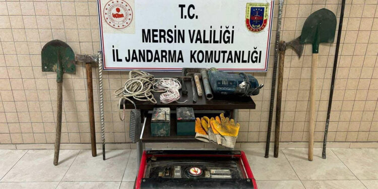 Mersin'de define arayan 11 kişi yakalandı