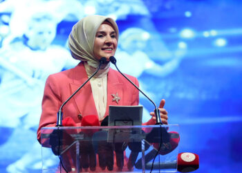 Kız öğrencilerin meslek edinmelerine destek olacağız