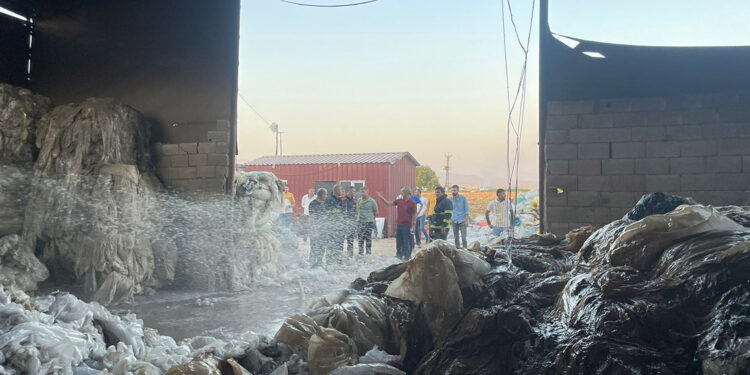 Mardin'de geri dönüşüm fabrikasında yangın
