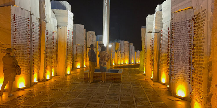 Marmara Depremi'nde hayatını kaybedenler anıldı