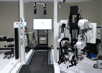 Medipol Sağlık Grubu, yürüme robotu WalkBot’u hizmete aldı