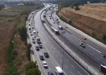 Metrobüs kazası sonrası trafik yoğunluğu
