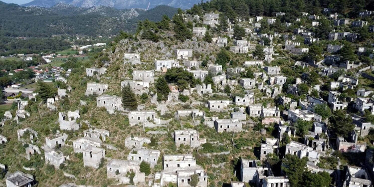 Muğla'nın 'hayalet köyü', havadan görüntülendi