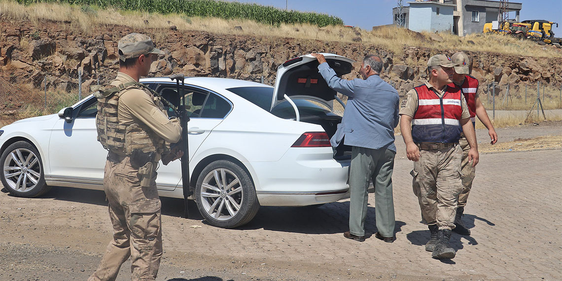 Narin Güran 7 gündür kayıp; mahalle çevresindeki su kuyuları, 500 dönümlük pamuk ve mısır tarlalarında arama yapılıyor.
