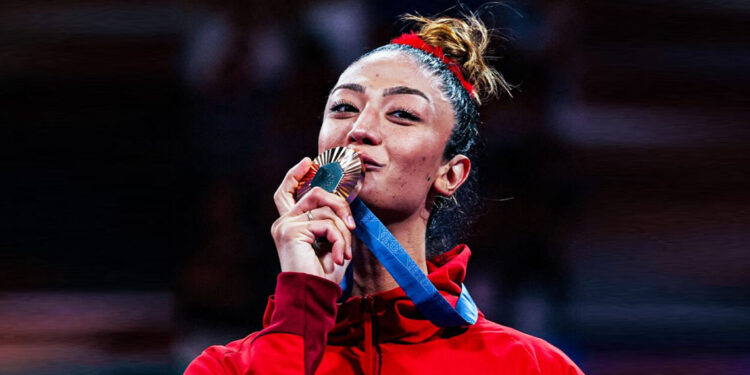 Milli taekwondocu Nafia Kuş Aydın'dan bronz madalya