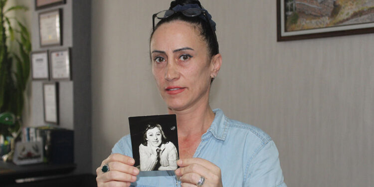 Öldüğü söylenen biyolojik annesini 32 yıldır arıyor