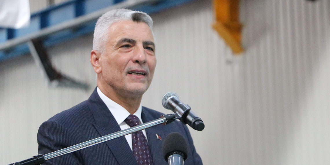 Zonguldak'ın Ereğli ilçesinde bir firmanın asitleme fabrikası açılış törenine katılan Ticaret Bakanı Ömer Bolat, "Orta vadeli program başarıyla ilerliyor" dedi.