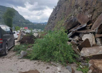 Ordu'da kara yolunda heyelan
