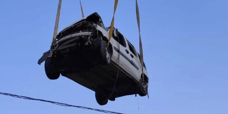 Otomobil zeytin ağaçlarına çarptı; 1 ölü 3 yaralı