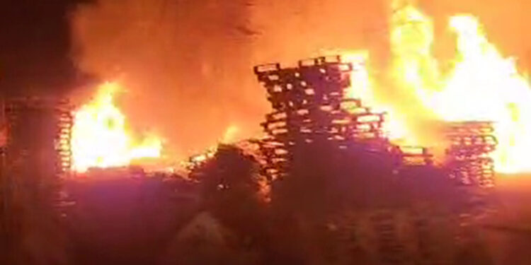 Palet fabrikasındaki yangın, 2 saatte söndürüldü