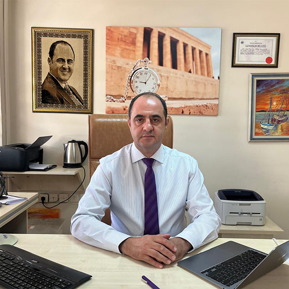 Hangi ağrı kesici daha güvenlidir? Güvenlilik aralığı nedir? Hangi yolla vücudumuzdan atılır? Günlük toksik dozu nedir? Dicle Üniversitesi Enfeksiyon Hastalıkları ve Klinik Mikrobiyoloji Ana Bilim Dalı Başkanı Prof. Dr. Mustafa Kemal Çelen konu hakkında bilgiler verdi.