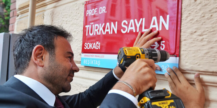 Prof. Dr. Türkan Saylan'ın adı verilen sokağa tabela asıldı