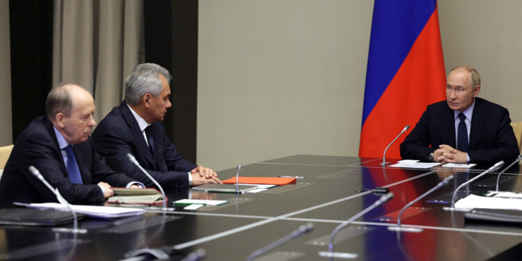 Putin, Savunma Bakanlığı yetkilileriyle Kursk'taki saldırıyı görüştü