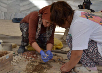 Sardes Antik Kenti'ndeki sinagogun taban mozaiklerini kadınlar yeniliyor