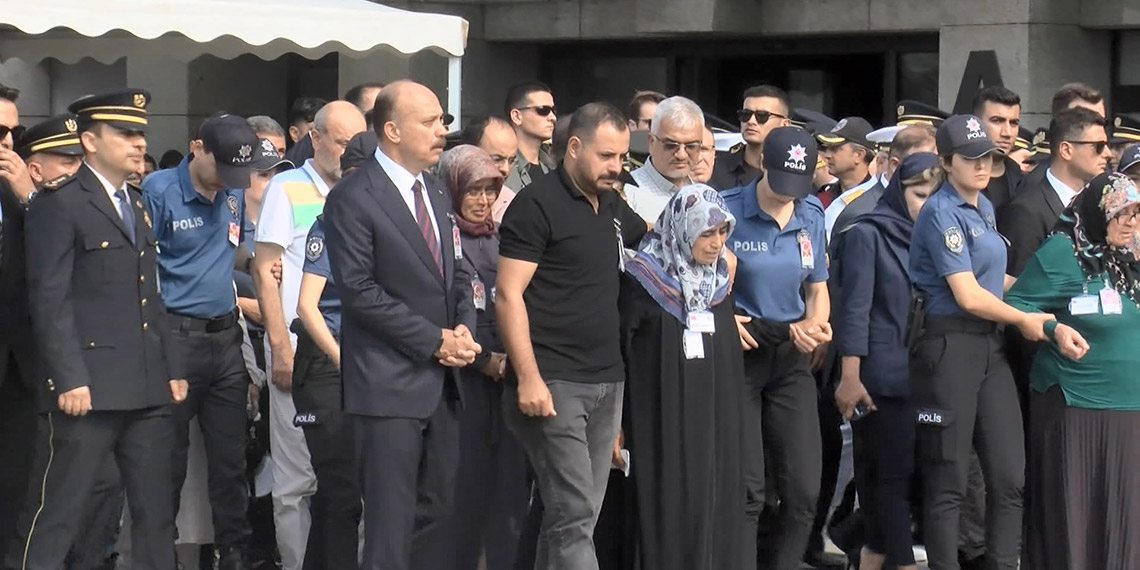 Şehit polis memuru Mustafa Peksoy için Emniyet Müdürlüğü'nde tören