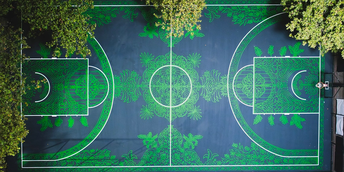 Shane Larkin, 'Carpet Court' temalı basketbol sahası açtı