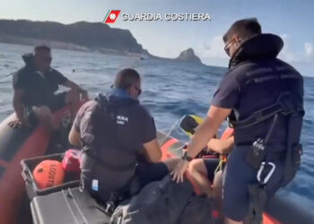 Sicilya'da batan yelkeni tekneden 5 kişinin cansız bedeni çıkarıldı