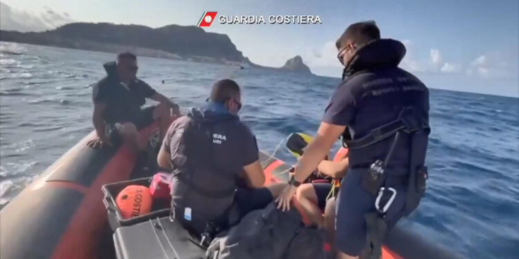 Sicilya'da batan yelkeni tekneden 5 kişinin cansız bedeni çıkarıldı