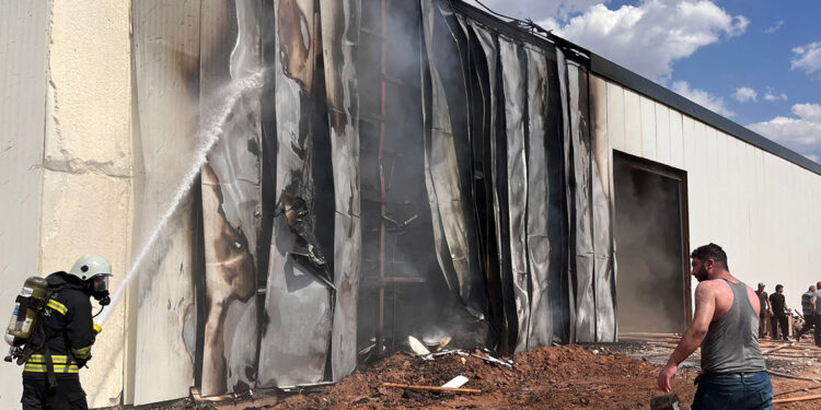 Sivas'ta mobilya fabrikasında yangın