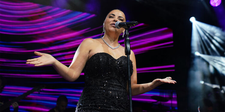 Zara konserinde Zafer Bayramı coşkusu