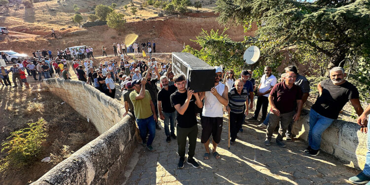 Tabutlu HES protestosu