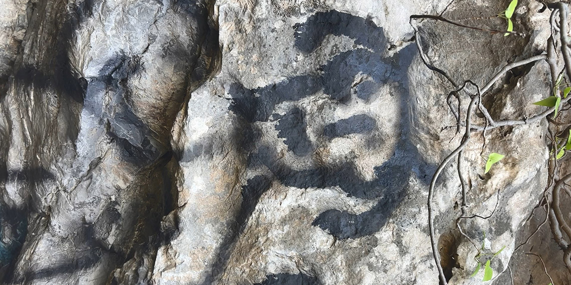 Sultangazi'de Cebeci köyünün sakinleri, tarihi kilise, mağara ve Bizans dönemine uzanan bazı tarihi yapıların; defineciler, maden işletmeleri ve bakımsızlık sebebiyle tahribata uğradığını belirterek tepki gösterdi.