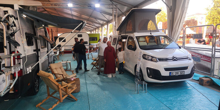 Trabzon'un ilk karavan fuarına horonlu açılış