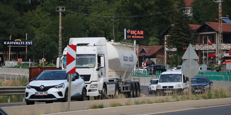 Tünelin kapanması Bolu Dağı esnafının yüzünü güldürdü
