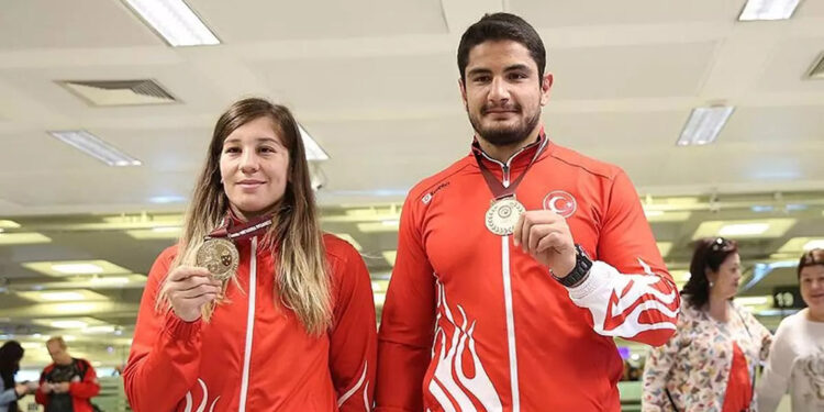 Türkiye Serbest Güreş Milli Takımı'nın Paris yolculuğu başlıyor