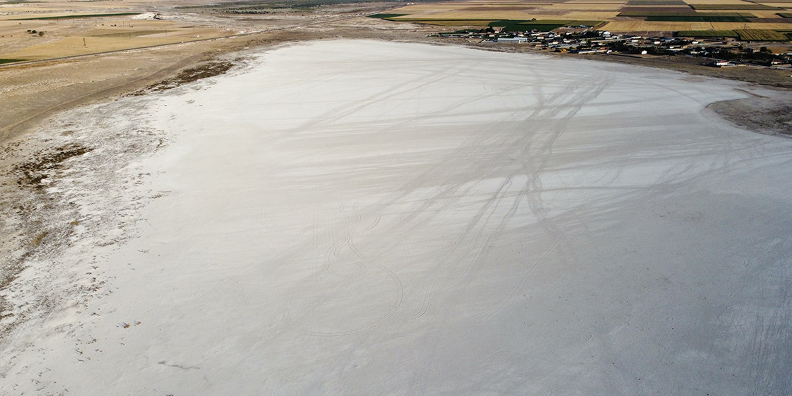 Tuz Gölü'nü besleyen 4 göl kurudu