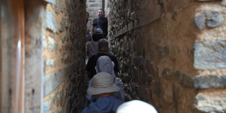 UNESCO dünya mirasındaki 700 yıllık Cumalıkızık'ta, 'Cinaralığı' kuyruğu